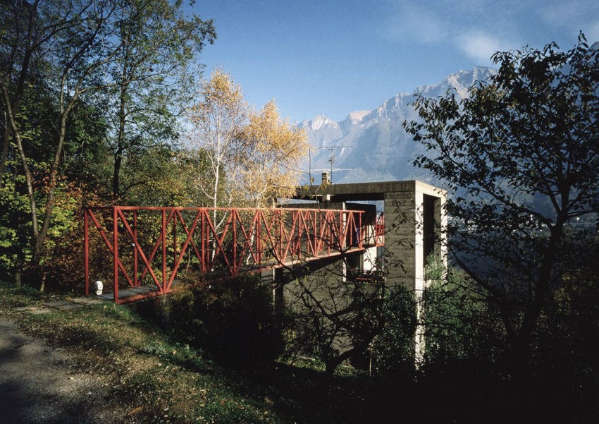 Image of the red bridge