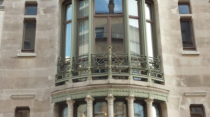 Hôtel Tassel has large windows and a curved corner bay (Widera 3).